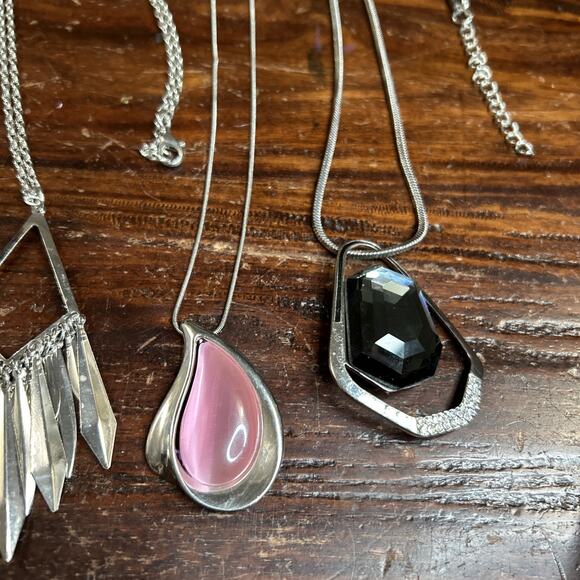 Lot (4) Costume Jewelry Teardrop Rhinestone Necklaces Silver Tone Pink Red Black - Picture 3 of 7